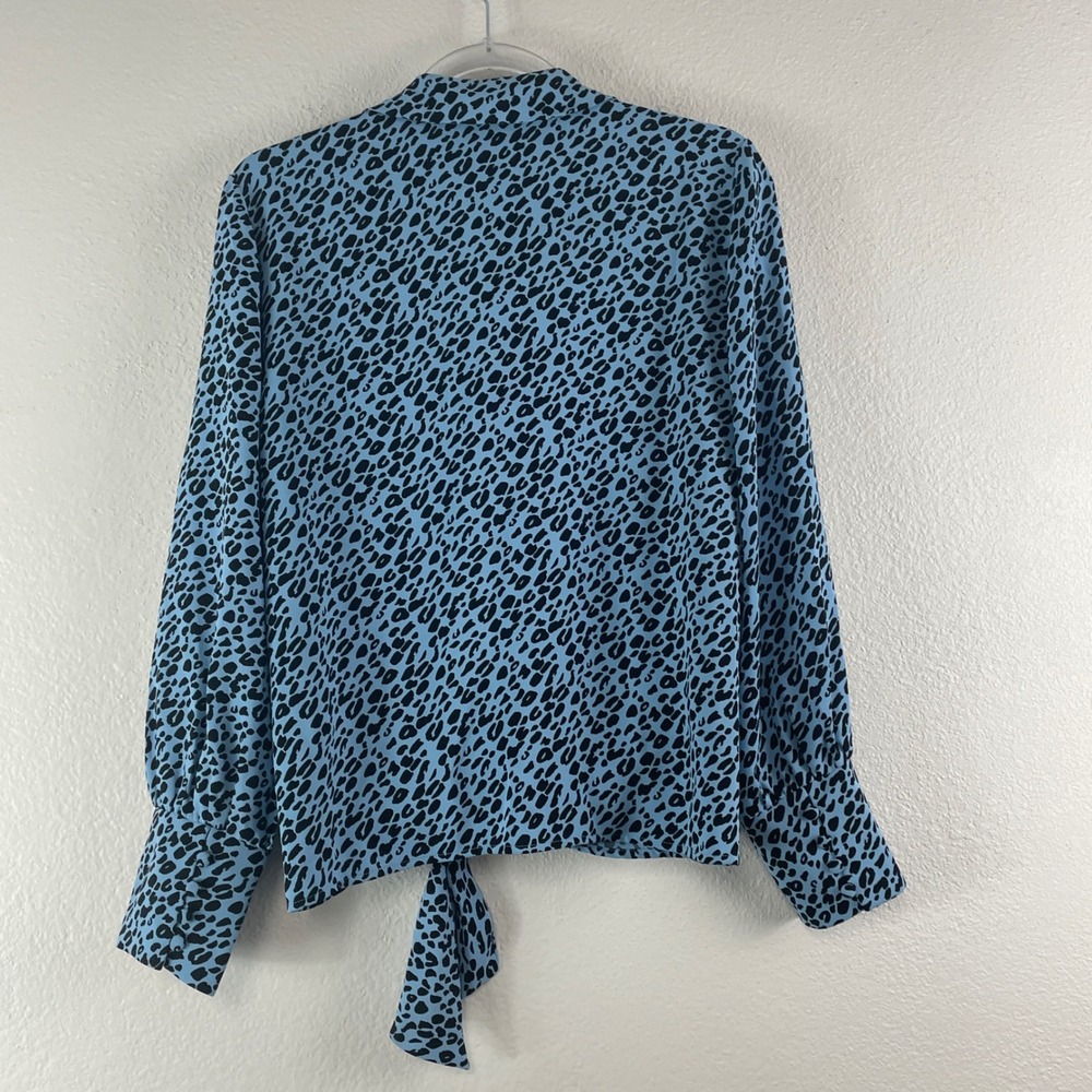 Chico's Animal Print Tie Front Blouse Size 1 Blue Black Leopard Office Chic - Picture 3 of 7